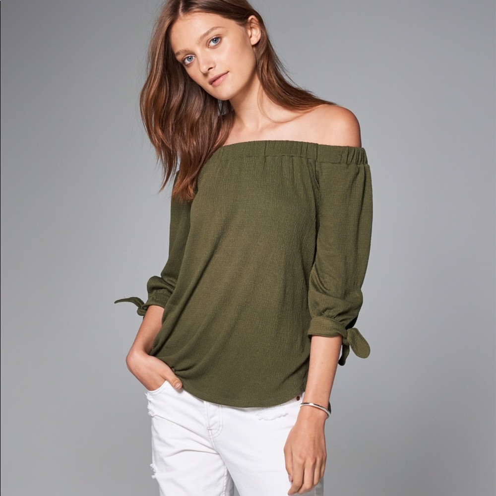 Abercrombie & Fitch Easy Knit Off-The-Shoulder Top